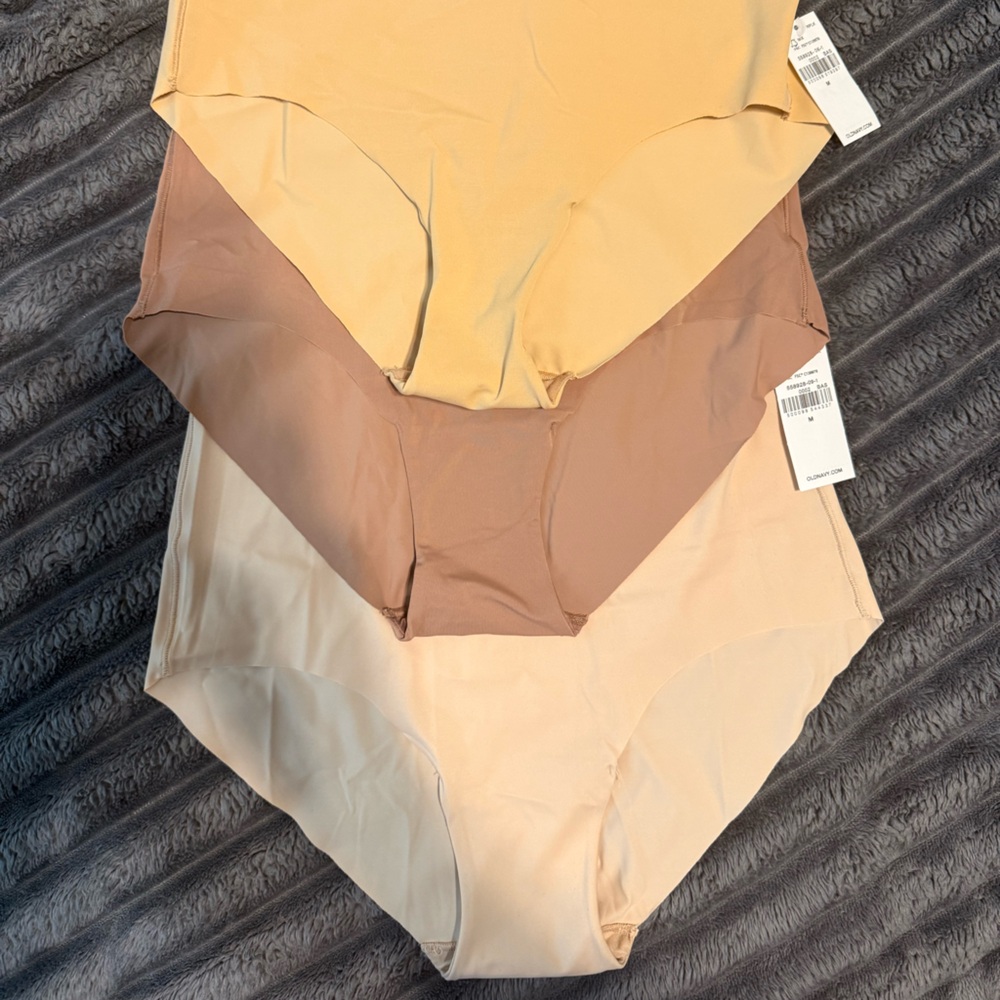 Old Navy Seamless Briefs Trio NWT
